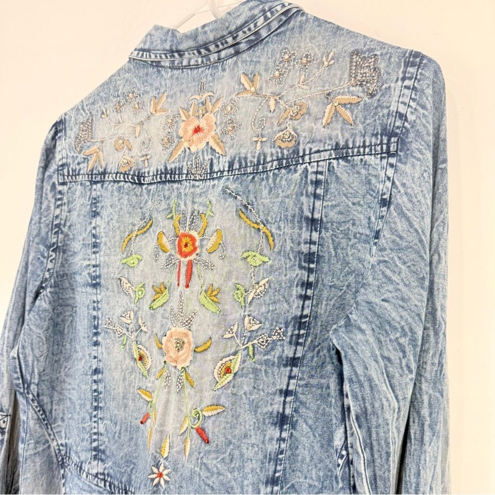 Lola P Embroidered Floral Sparkle Blue Factory Faded Cotton Peplum Tunic Blouse - Picture 4 of 13